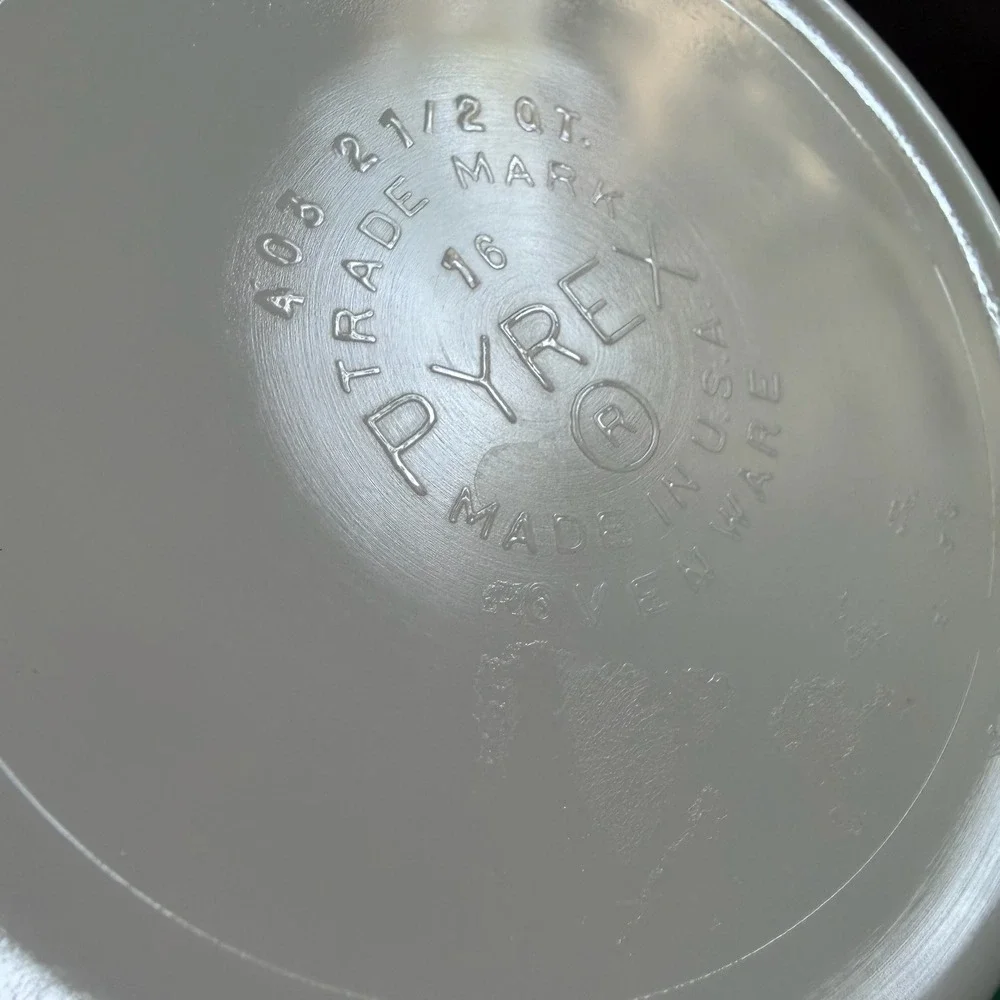 Pyrex Primary Colors Mixing Bowl 403 Green 2.5 Qt White Interior Vintage USA